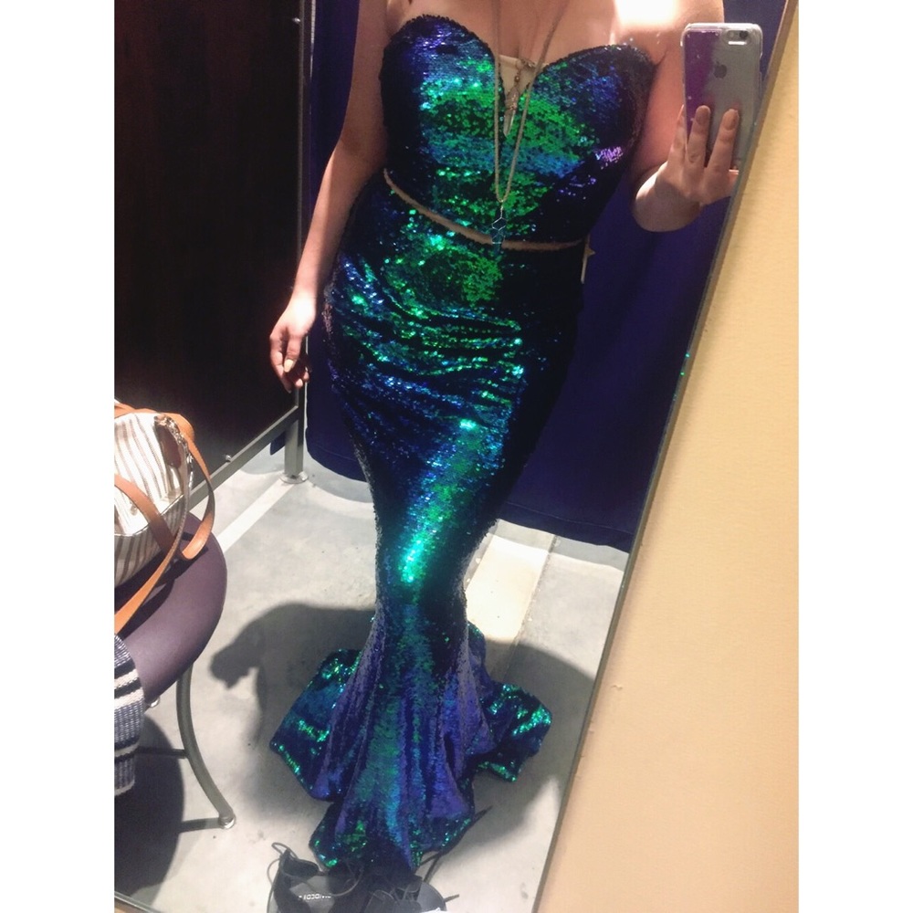 Gorgeous sequin dress! 😍